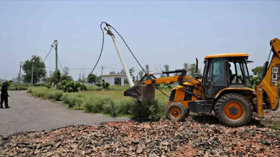 मेरठ में 40,000 वर्ग मीटर में फैली अवैध कॉलोनी ध्वस्त, मेरठ विकास प्राधिकरण की बड़ी कार्रवाई