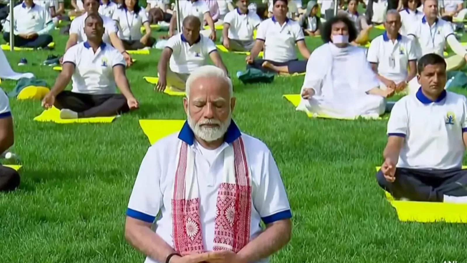 अंतरराष्ट्रीय योग दिवस 2025: प्रधानमंत्री मोदी बोले - "तनाव से गुजर रही दुनिया के लिए योग एक पॉज बटन की तरह"