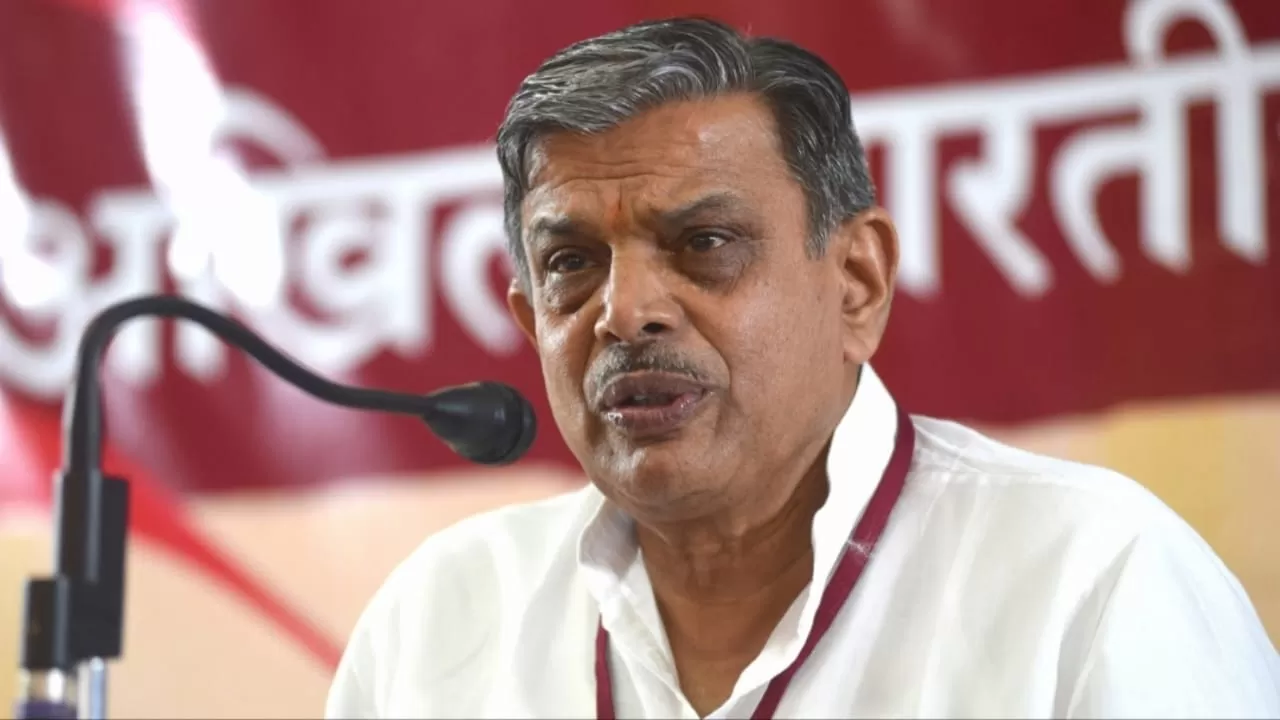 संविधान की प्रस्तावना को लेकर दत्तात्रेय होसबाले के बयान पर कांग्रेस का पलटवार, कहा- आरएसएस-बीजेपी की सोच संविधान विरोधी
