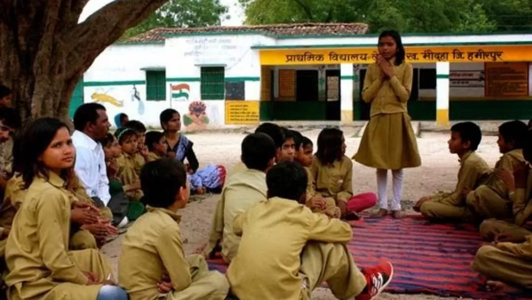 यूपी में 5000 सरकारी स्कूल बंद होने के कगार पर, ‘पेयारिंग स्कीम’ से बढ़ी चिंता