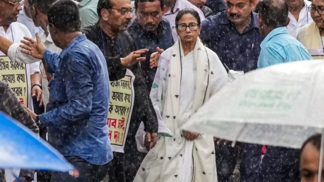 ममता बनर्जी का बीजेपी पर हमला: “बंगालियों का उत्पीड़न बंद करो, नहीं तो भुगतने होंगे गंभीर राजनीतिक नतीजे”