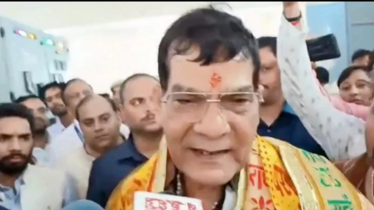 बिहार की मुफ्त बिजली योजना पर यूपी मंत्री ए.के. शर्मा का तंज: "बिजली आएगी तभी तो फ्री होगी"