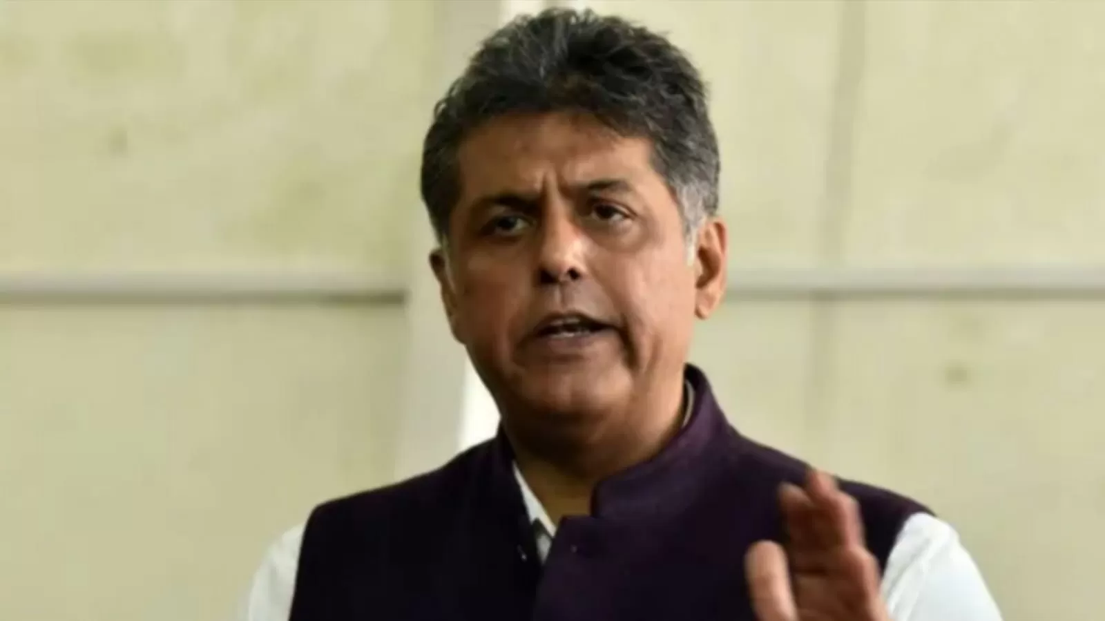 भारत पर ट्रंप के टैरिफ़ बयान पर सियासी घमासान, मनीष तिवारी और अखिलेश यादव ने दिया करारा जवाब