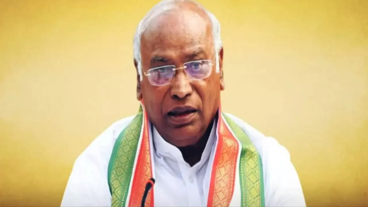 राज्यसभा में मल्लिकार्जुन खड़गे ने बिहार में विशेष गहन मतदाता पुनरीक्षण पर चर्चा की मांग की, उपसभापति को लिखा पत्र