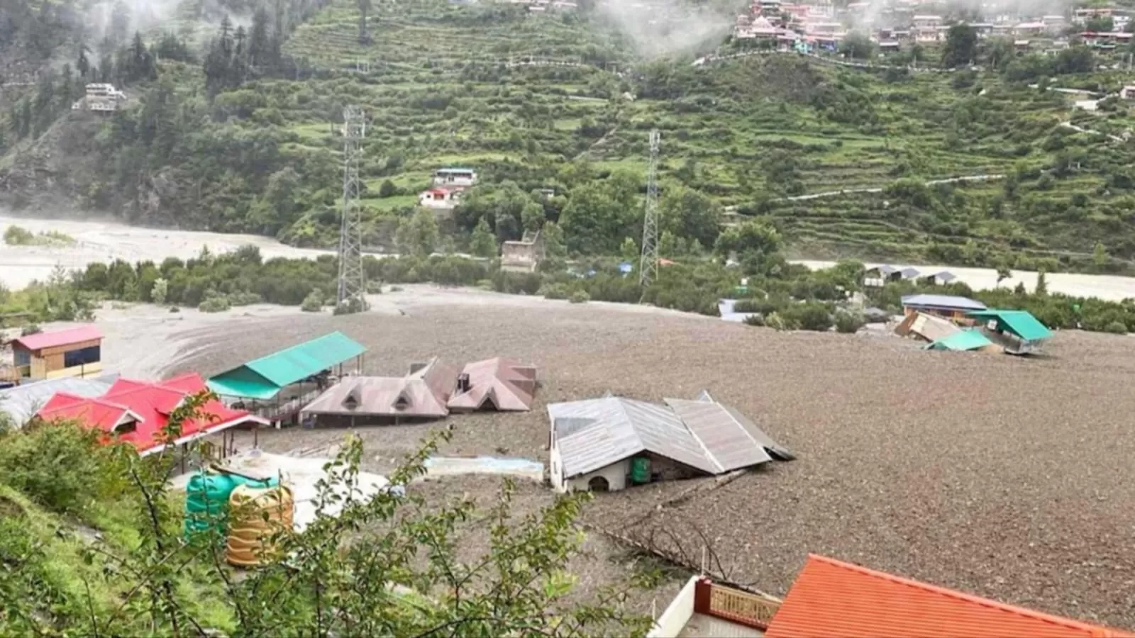 उत्तराखंड के धराली में बादल फटने से अब तक 5 की मौत, राहत व बचाव कार्य जारी